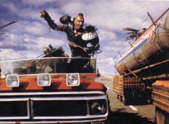 road-warrior-mad-max-2-car-chase